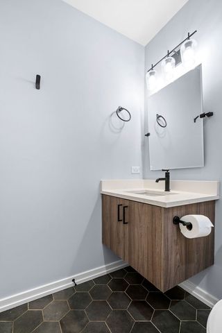 4337 S Berkeley Avenue 2, Chicago, IL 60653