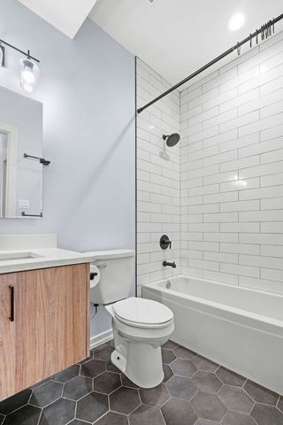 4337 S Berkeley Avenue 2, Chicago, IL 60653