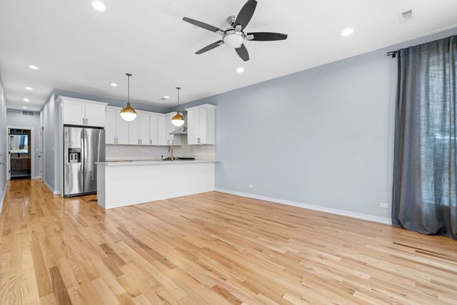 4337 S Berkeley Avenue 2, Chicago, IL 60653