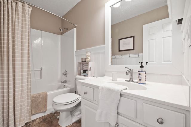 1013 NE 16th Street, Ankeny, IA 50021