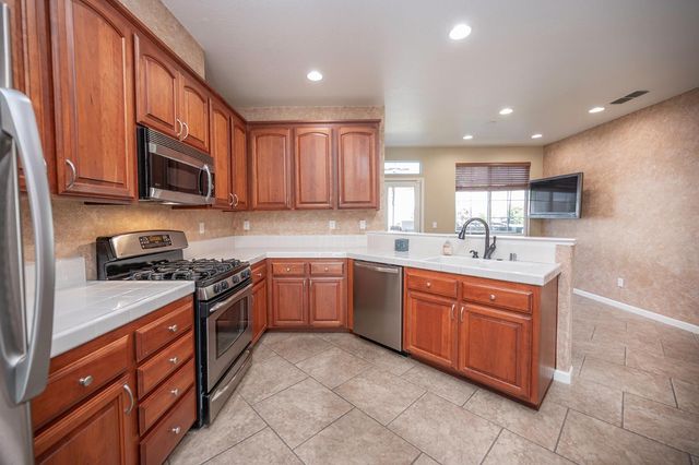 688 Humbert St, Folsom, CA 95630