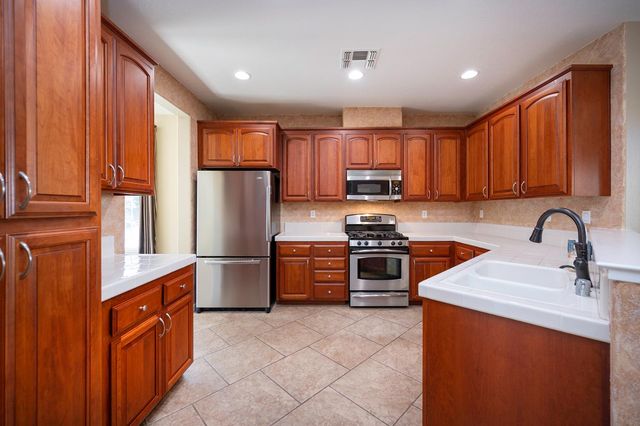 688 Humbert St, Folsom, CA 95630