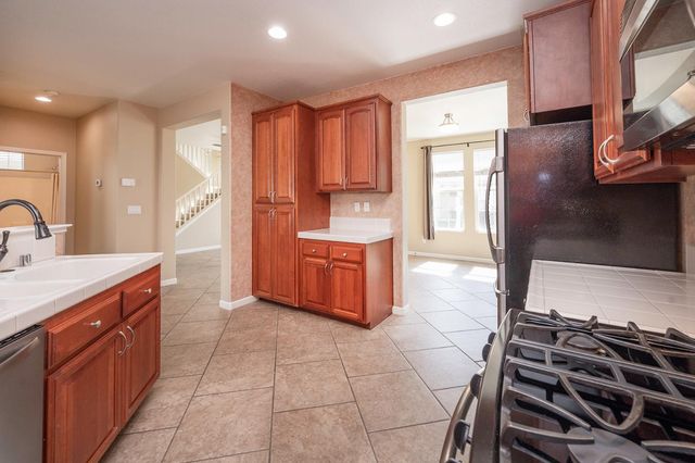 688 Humbert St, Folsom, CA 95630