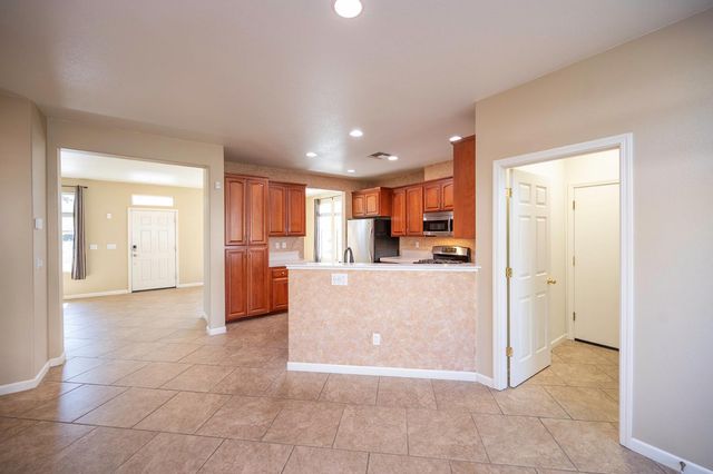 688 Humbert St, Folsom, CA 95630