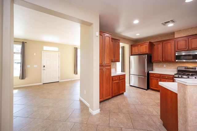 688 Humbert St, Folsom, CA 95630