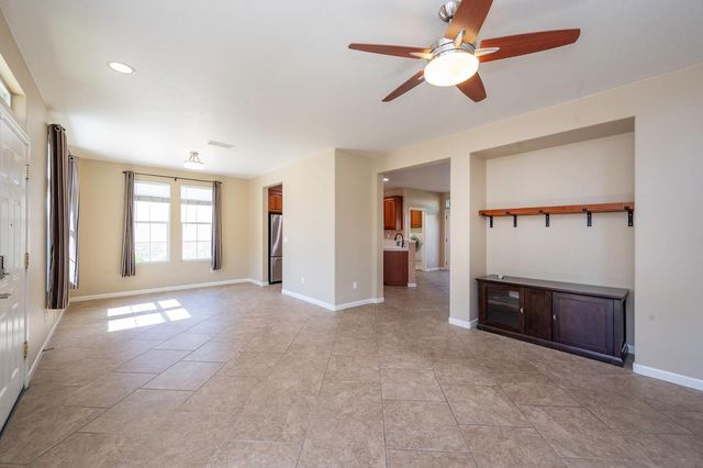 688 Humbert St, Folsom, CA 95630