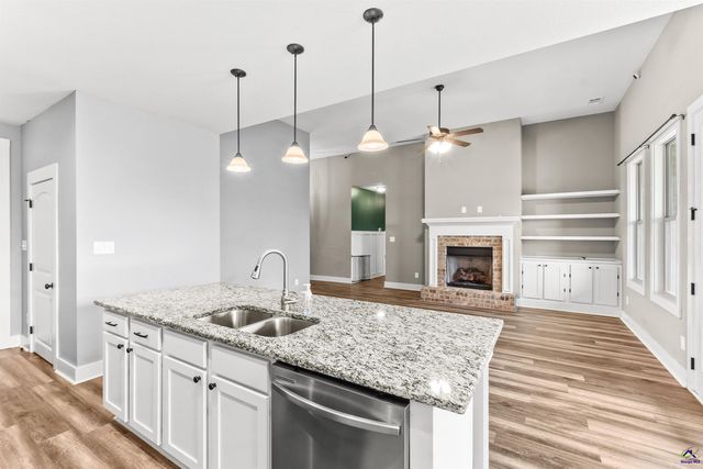 91 Barnyard Way, Perry, GA 31069
