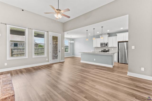 91 Barnyard Way, Perry, GA 31069