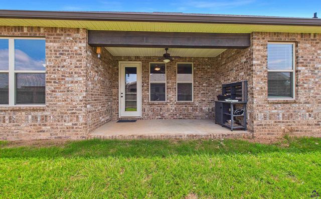 91 Barnyard Way, Perry, GA 31069