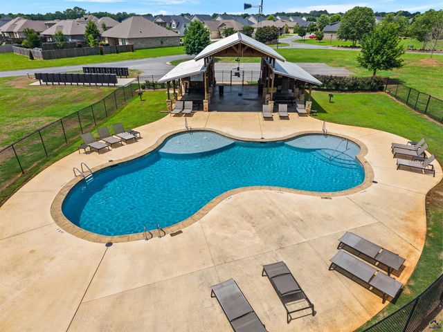 91 Barnyard Way, Perry, GA 31069