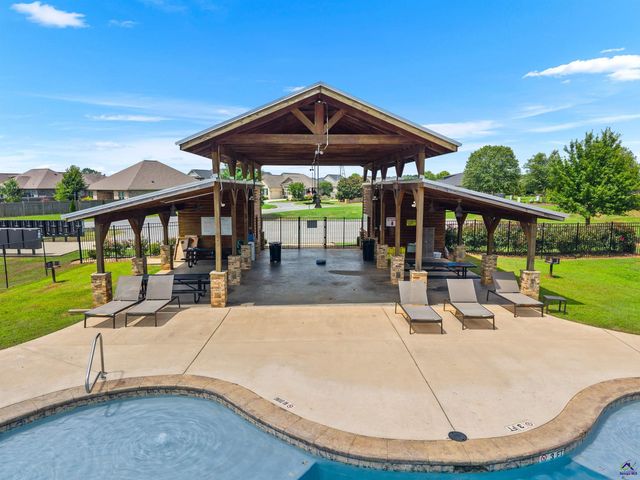 91 Barnyard Way, Perry, GA 31069