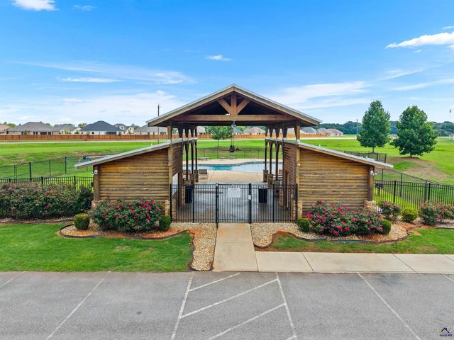 91 Barnyard Way, Perry, GA 31069