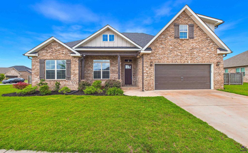 91 Barnyard Way, Perry, GA 31069