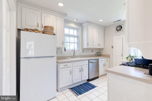 3 SAINT DUNSTANS GARTH, Baltimore, MD 21212