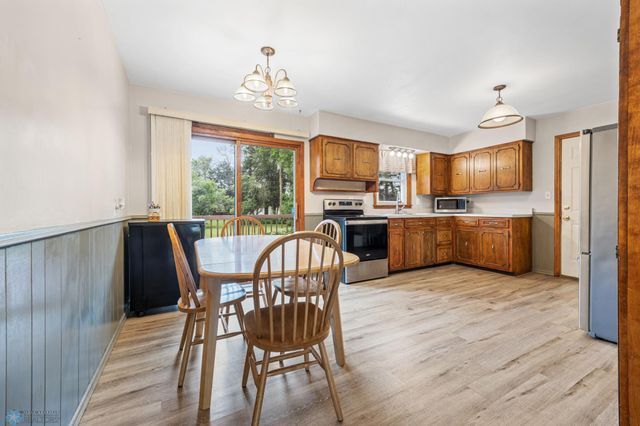1512 10th Avenue S, Moorhead, MN 56560