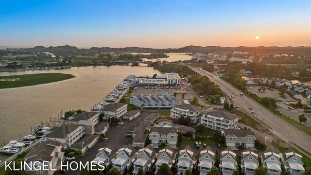 930 W Savidge Street 4, Spring Lake, MI 49456