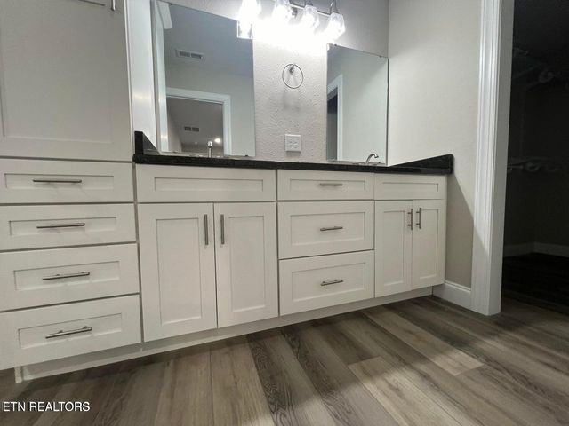 453 Hinch Mountain View Rd, Crossville, TN 38555