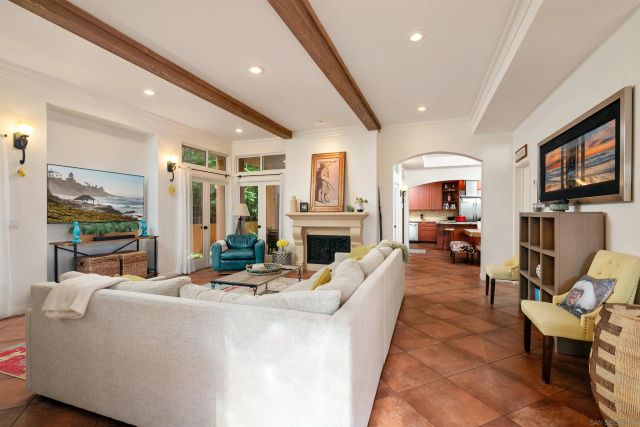 618 Gravilla Pl, La Jolla, CA 92037