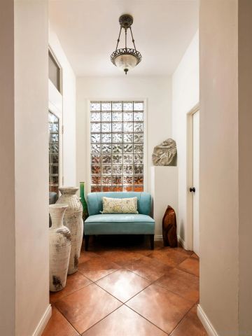 618 Gravilla Pl, La Jolla, CA 92037