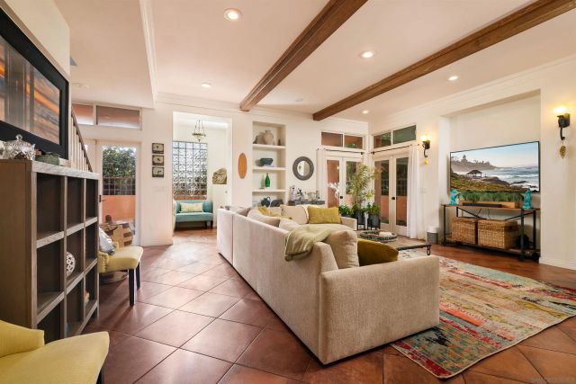 618 Gravilla Pl, La Jolla, CA 92037