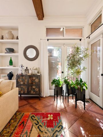 618 Gravilla Pl, La Jolla, CA 92037