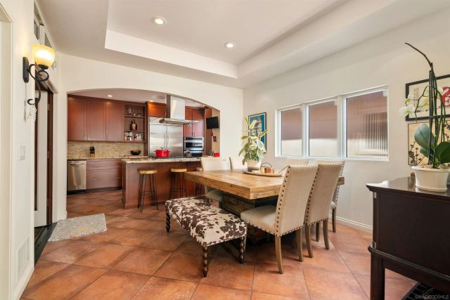 618 Gravilla Pl, La Jolla, CA 92037