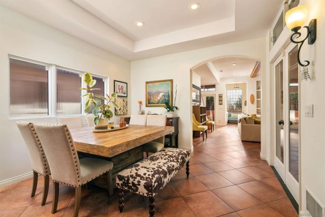 618 Gravilla Pl, La Jolla, CA 92037