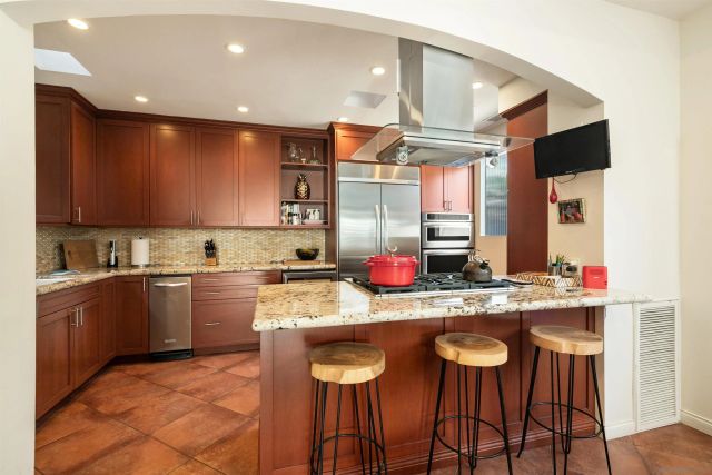 618 Gravilla Pl, La Jolla, CA 92037