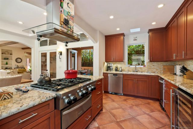 618 Gravilla Pl, La Jolla, CA 92037