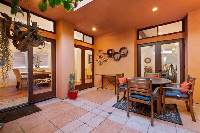 618 Gravilla Pl, La Jolla, CA 92037