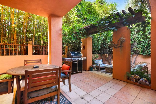 618 Gravilla Pl, La Jolla, CA 92037