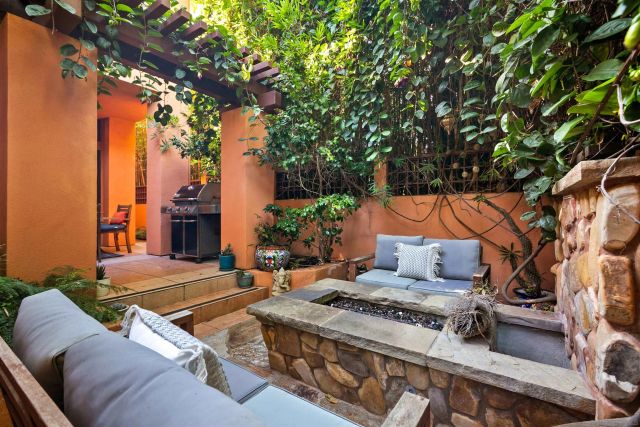 618 Gravilla Pl, La Jolla, CA 92037