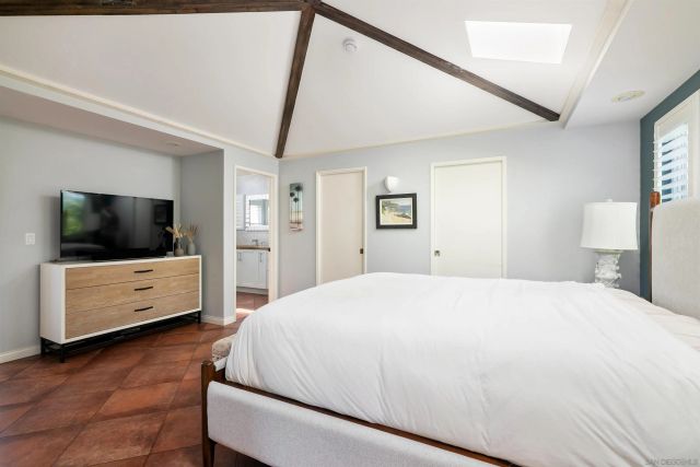 618 Gravilla Pl, La Jolla, CA 92037