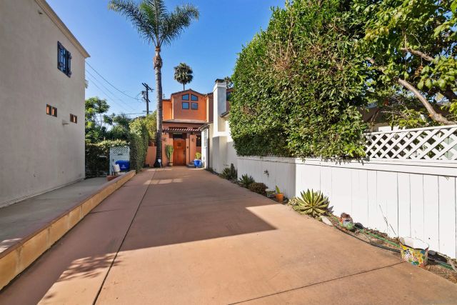 618 Gravilla Pl, La Jolla, CA 92037