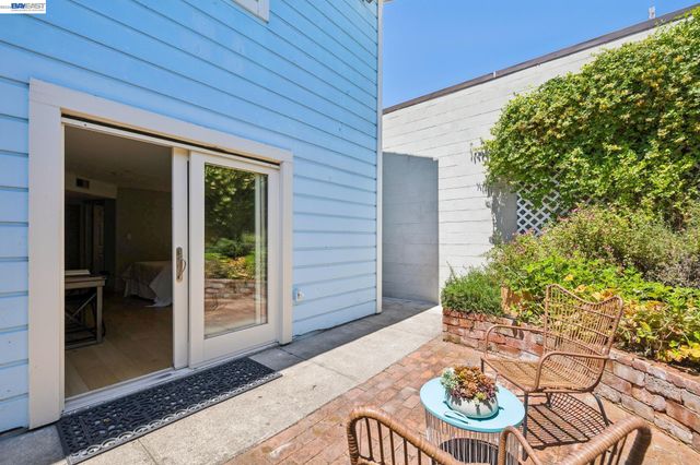 1120 Chestnut Street, Alameda, CA 94501