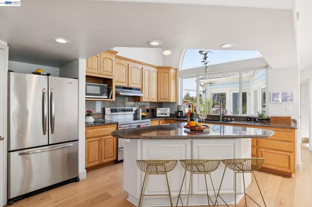 1120 Chestnut Street, Alameda, CA 94501