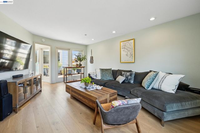1120 Chestnut Street, Alameda, CA 94501