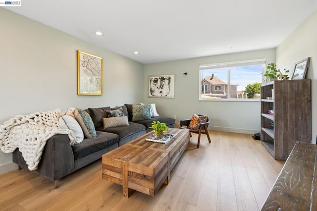 1120 Chestnut Street, Alameda, CA 94501