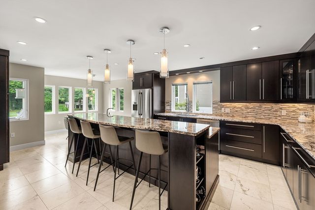 204 Country Club Way, Ipswich, MA 01938