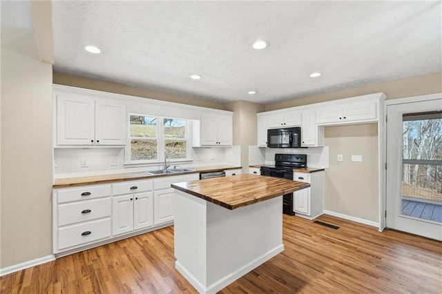 681 Chestatee Point, Dawsonville, GA 30534