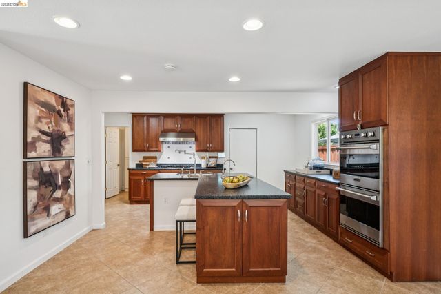387 Gladys Dr, Pleasant Hill, CA 94523