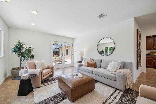 387 Gladys Dr, Pleasant Hill, CA 94523