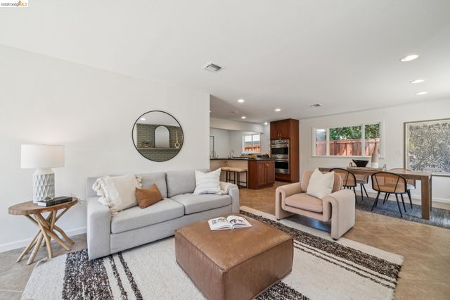 387 Gladys Dr, Pleasant Hill, CA 94523