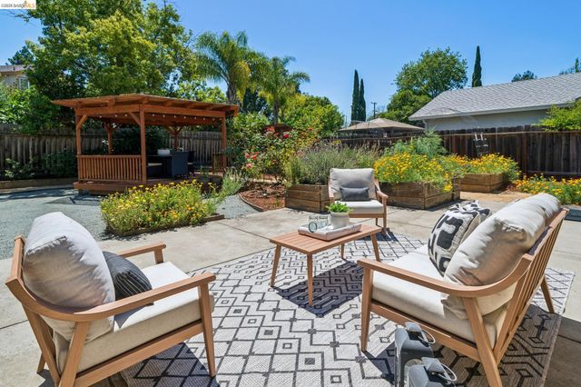 387 Gladys Dr, Pleasant Hill, CA 94523
