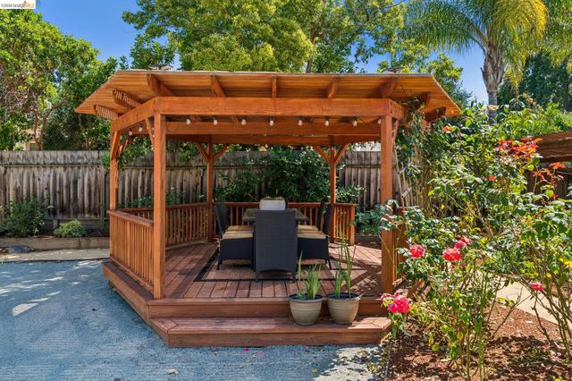 387 Gladys Dr, Pleasant Hill, CA 94523