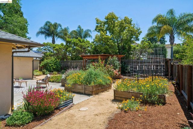 387 Gladys Dr, Pleasant Hill, CA 94523