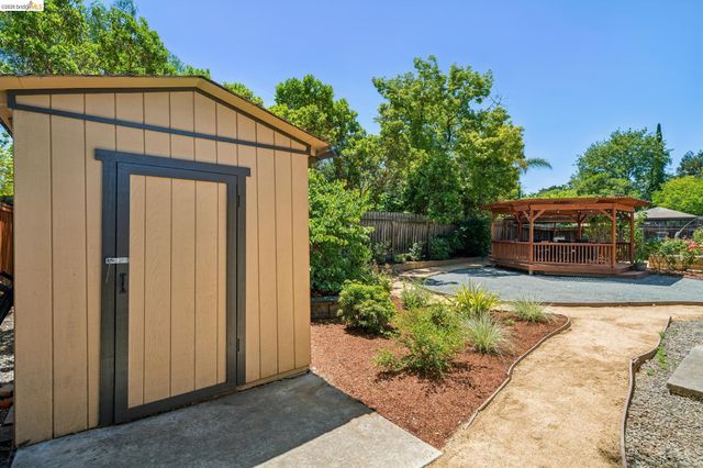 387 Gladys Dr, Pleasant Hill, CA 94523