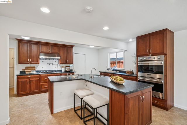 387 Gladys Dr, Pleasant Hill, CA 94523