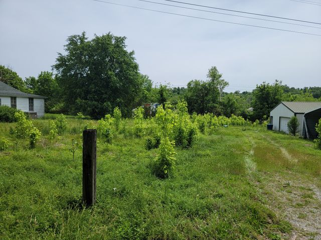 926 E Railroad St, Waverly, TN 37185