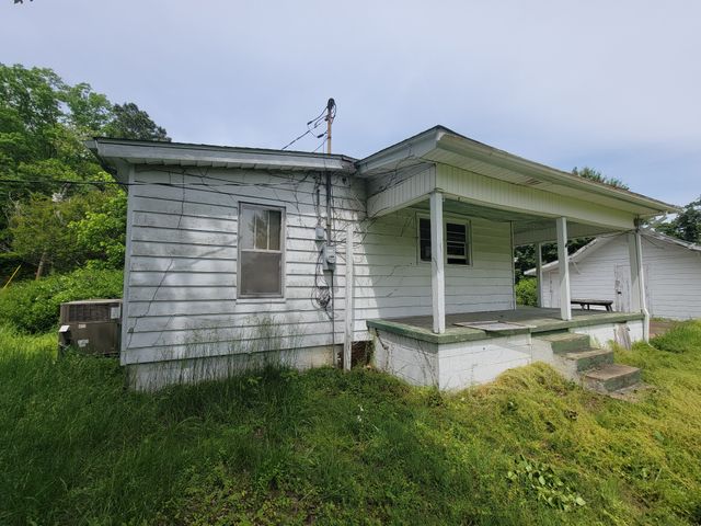 926 E Railroad St, Waverly, TN 37185